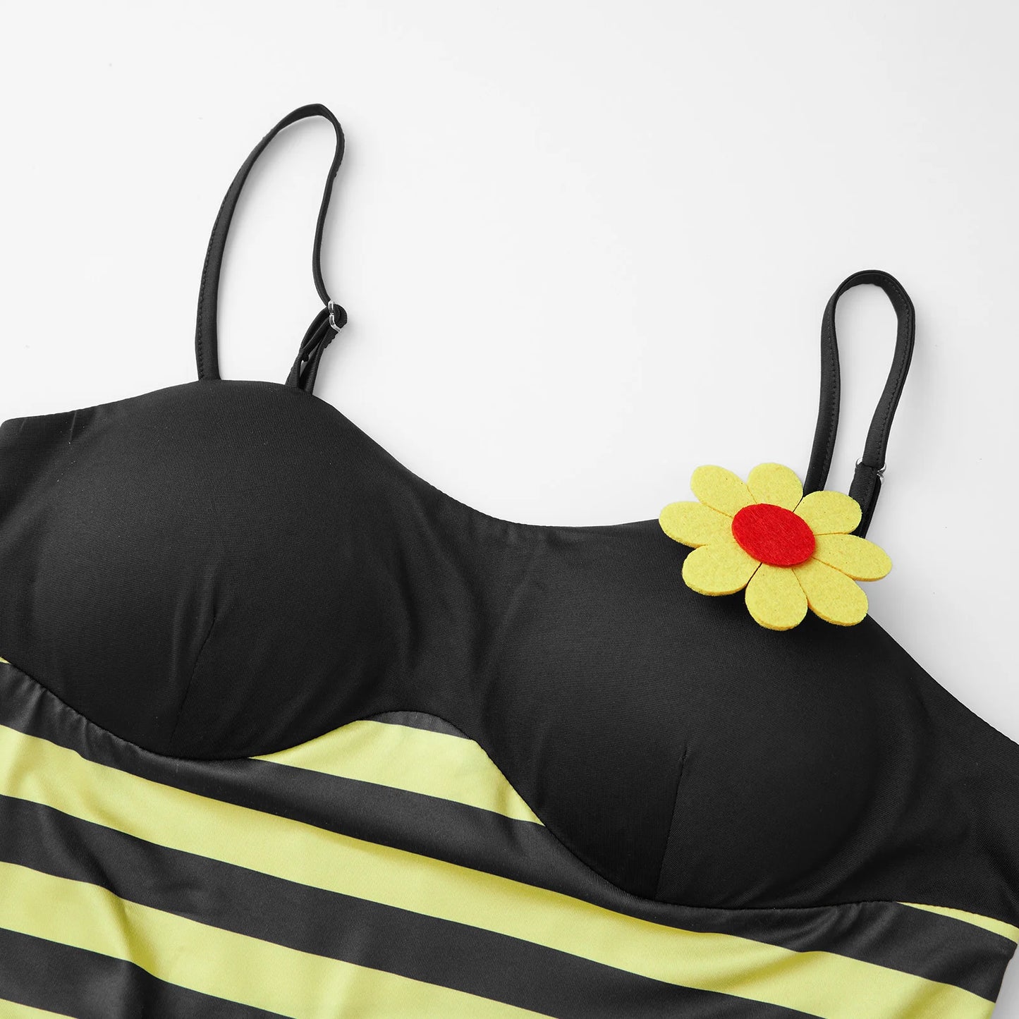 Women's Bumble Bee Halloween Costume Set – Skirt, Wings, Stockings & Headband