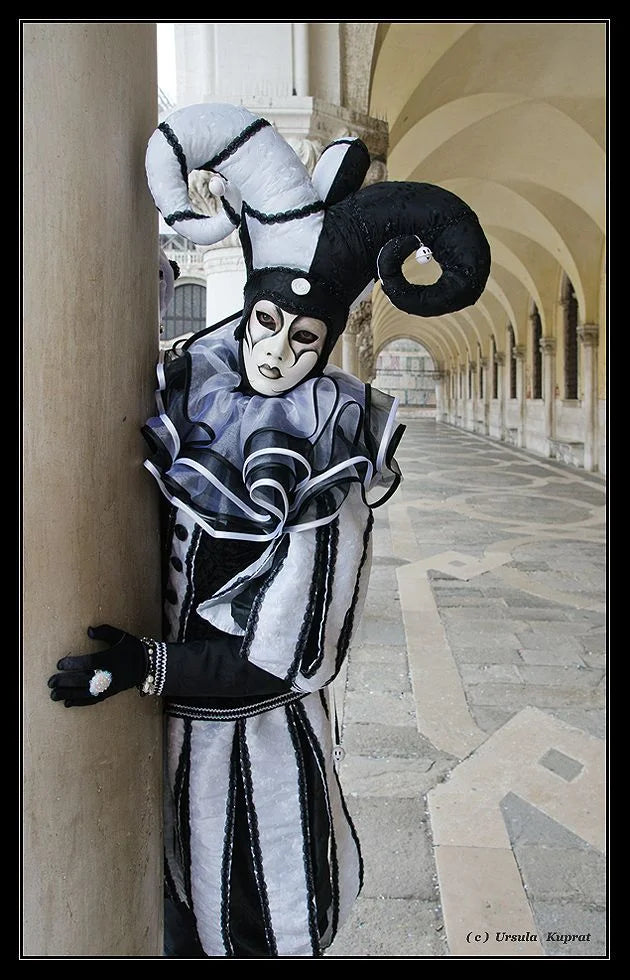 Women Men Jester Costume White and Black Outfits Fancy Clown’s Costume Suit with Hat Set - female / M