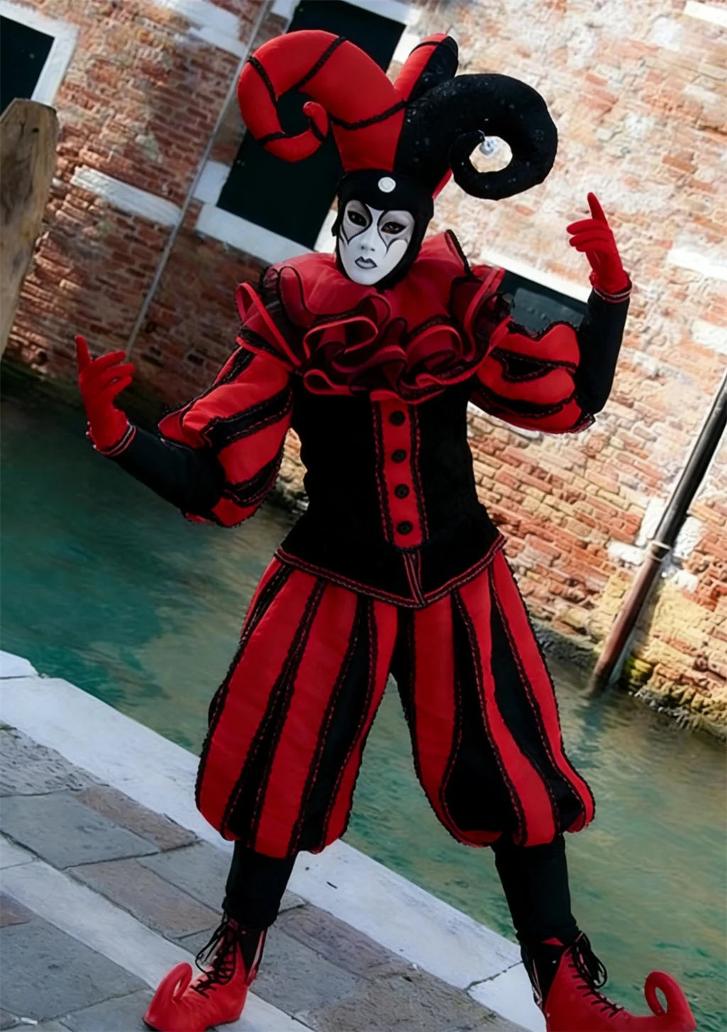 Women Men Jester Costume White and Black Outfits Fancy Clown’s Costume Suit with Hat Set - female / L