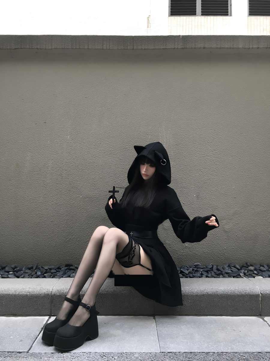 Dark-style Halloween Hoodie with Fleece-lined Dress for Fall - product image 4